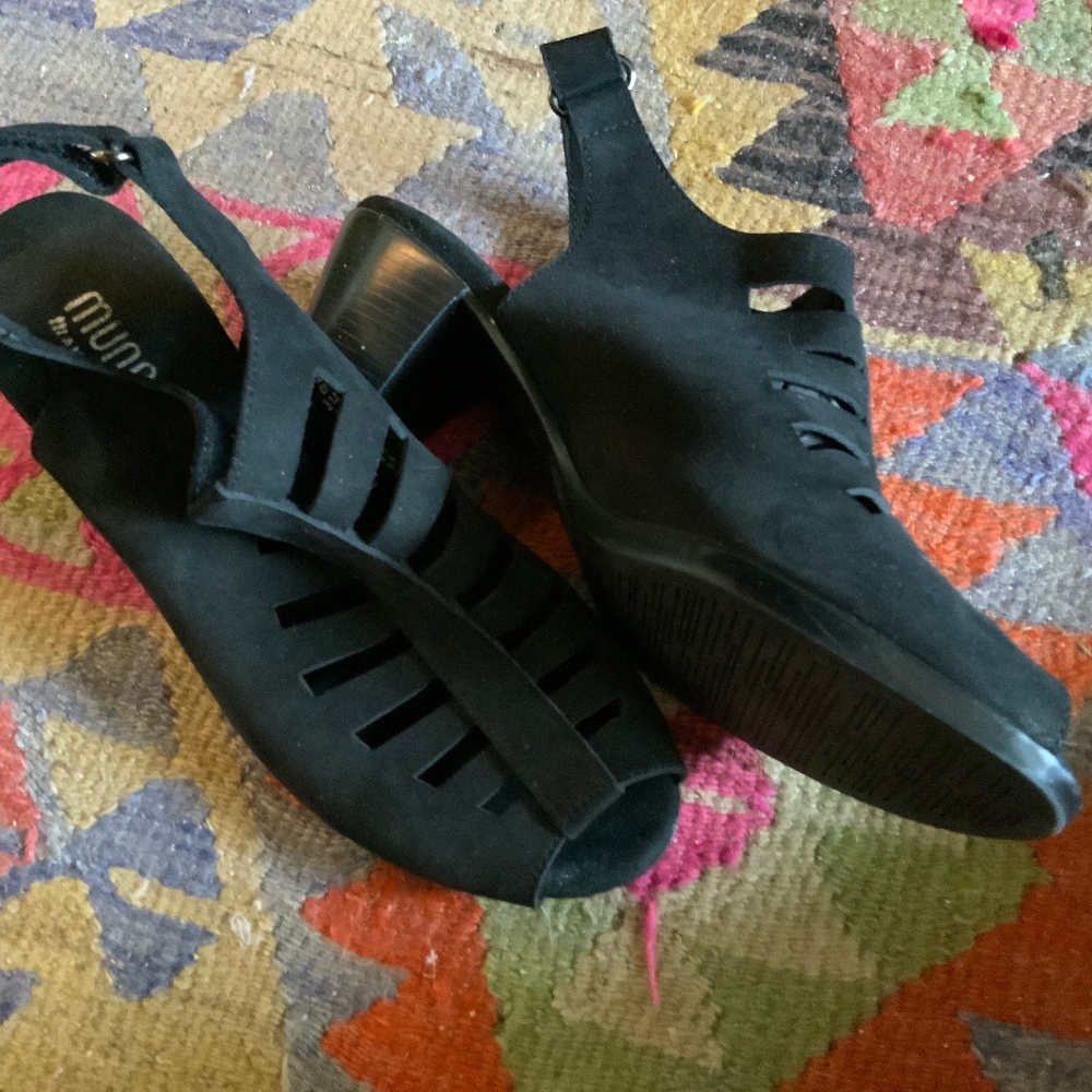 MUNRO Black suede open toe heels.